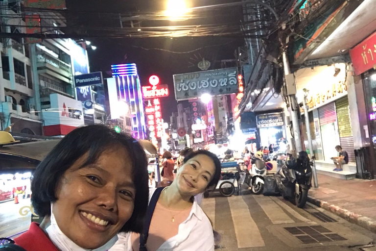 Bangkok: przewodnik Michelin Street Food Tour przez Tuk TukPrywatna wycieczka z odbiorem i dowozem do hotelu