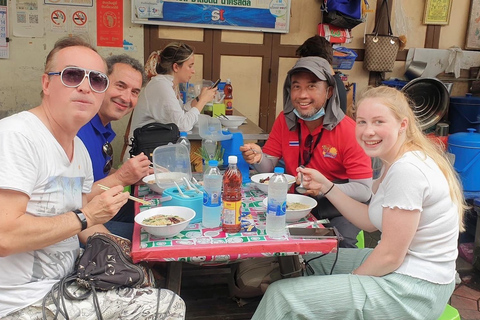 Bangkok: przewodnik Michelin Street Food Tour przez Tuk TukWycieczka grupowa z miejscem spotkania