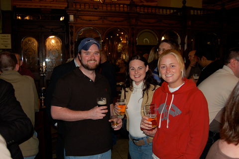 Edinburgh Literary Pub Tour com &quot;Real-Actors&quot;Edimburgo: tour de pub literário com atores profissionais