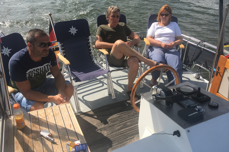 Tagestour: crociera privata sul lago Wannsee e sul Werder YachtPotsdam: 8 ore di crociera privata sul lago Wannsee e sul Werder Yacht