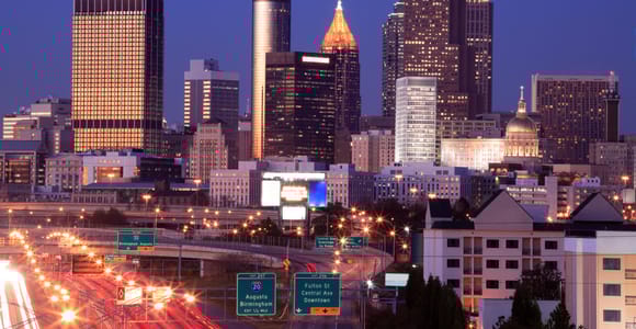 Atlanta: City Lights Night Tour mit Fotos und Dinner Stop