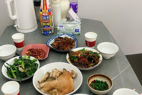 Guangzhou: Dine at Local Home with English Speaking Hosts