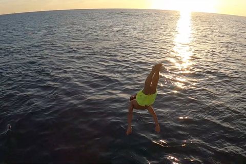 Boracay: bateau de fête au coucher du soleil avec collations