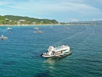 Boracay: Sunset Boat Party with Snacks