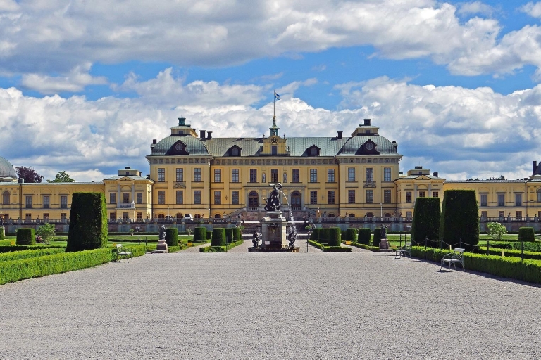 Stockholm: Self-Guided Mystery Tour outside the Royal Palace