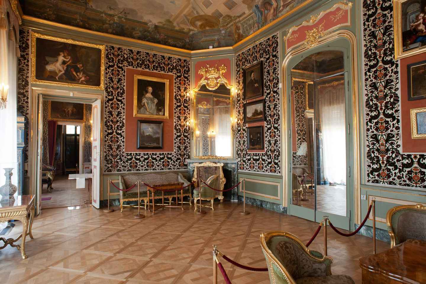 Warsaw Private Wilanow Palace & Garden Tour