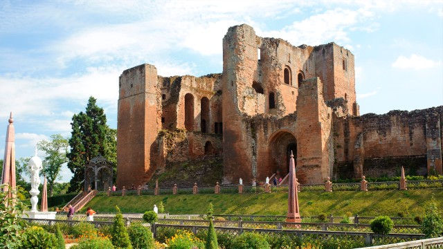 Visit Kenilworth Castle and Elizabethan Garden Entry Ticket in Coventry, England