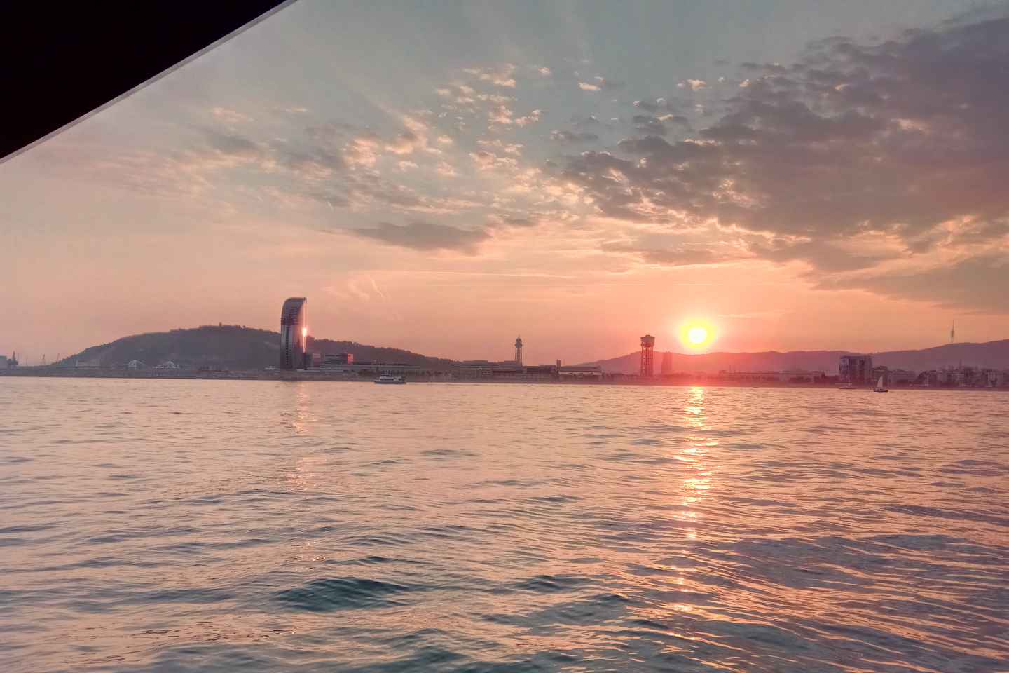 Barcelona: Sunset Sailing Tour with Open Bar & Snacks