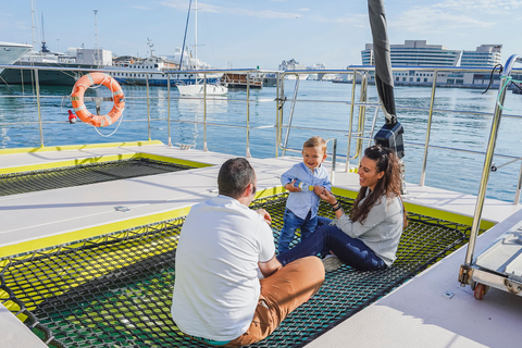 Barcelona: Cruzeiro costeiro a bordo de um elegante barco de madeira