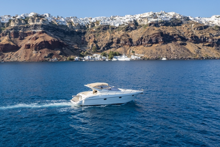 Santorin : Croisière en yacht privé avec Open Bar et repas