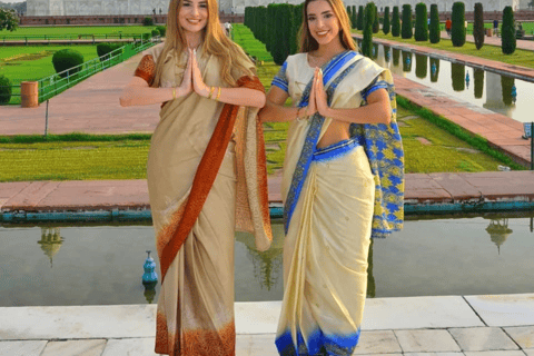 Da Delhi: tour del Taj Mahal e di Agra in treno espresso GatimaanTutto incluso: treno con vagone ristorante, auto, guida, biglietto, pranzo