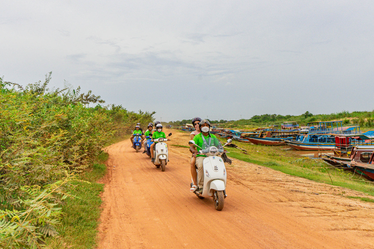 Siem Reap: Floating Village Sunset Boat Guided Vespa Tour