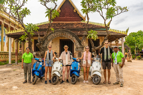 Siem Reap: Floating Village Sunset Boat Guided Vespa Tour