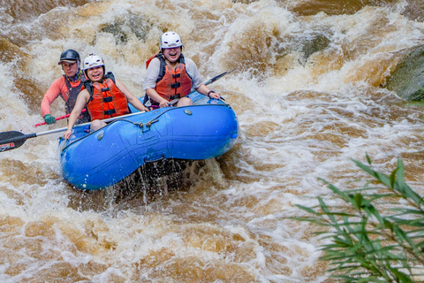 Chiang Mai: Wildwasser-Rafting und Wasserfall-Trekking-Tour