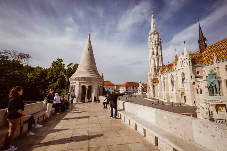 Βουδαπέστη: Buda Castle Highlights Guided Walking Tour | GetYourGuide