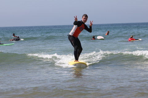 Agadir: Clase de surf en la playa de Taghazout con almuerzo y trasladoAgadir: Lección de surf en la playa de Taghazout con almuerzo y traslado