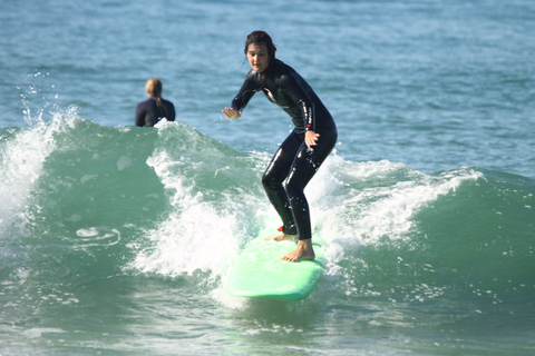 Agadir: Taghazout Beach Surfkurs mit Mittagessen und Transfer