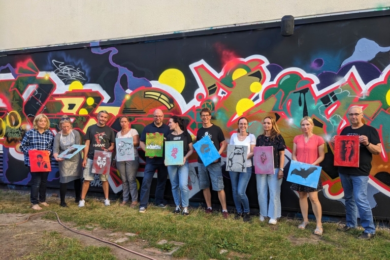 Hamburg: Private Street Art Tour and Graffiti Workshop Standard Option