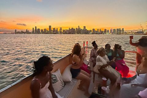 Miami Sunset Boat Tour: Celebrity Mansions & Skyline