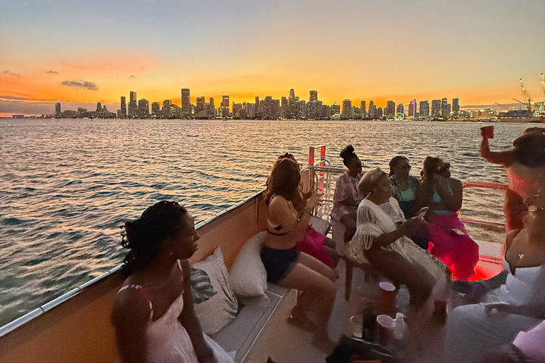 Miami Sunset Boat Tour: Celebrity Mansions & Skyline
