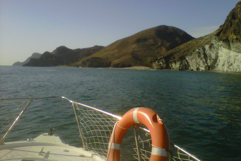 San José: passeio de barco no Cabo de GataSan José: Passeio de barco em Cabo de Gata com mergulho com snorkel