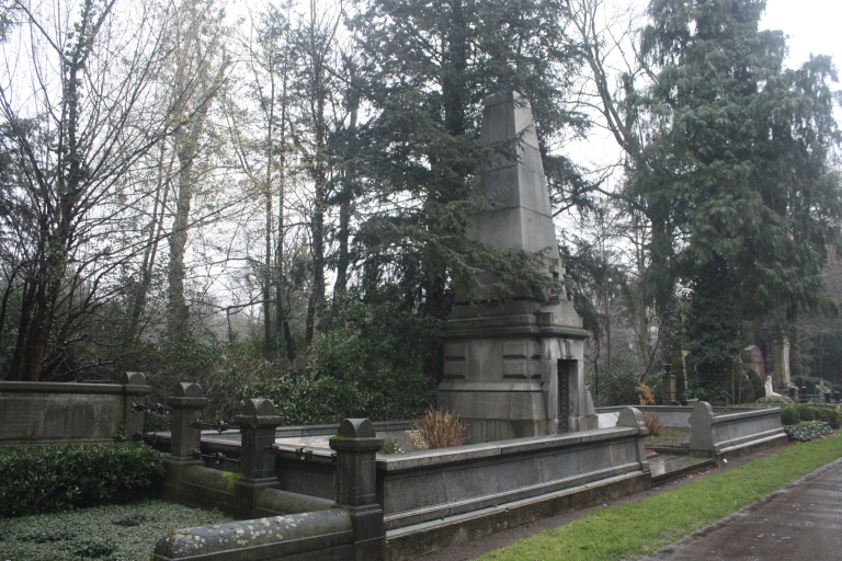 Keulen: Leadership Melatenfriedhof - spiegelen geschiedenis van de stadKeulen: Melaten Cemetery Tour in het Duits