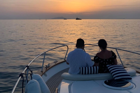 Positano: dagtocht cruise bij zonsondergang met drankjes en snacksMaximaal 4 personen