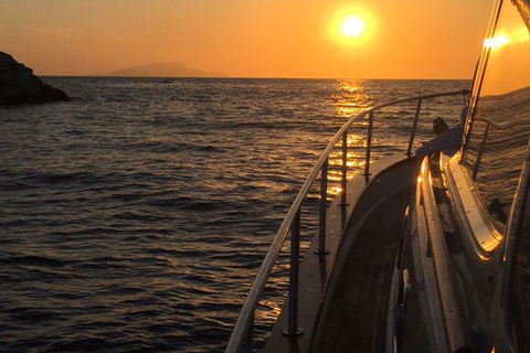 Positano: excursion d'une journée en croisière au coucher du soleil avec boissons et collationsJusqu'à 6 personnes