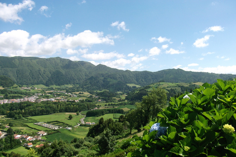 De Ponta Delgada: excursion guidée d'une journée en 4x4 au bord du lac de Furnas