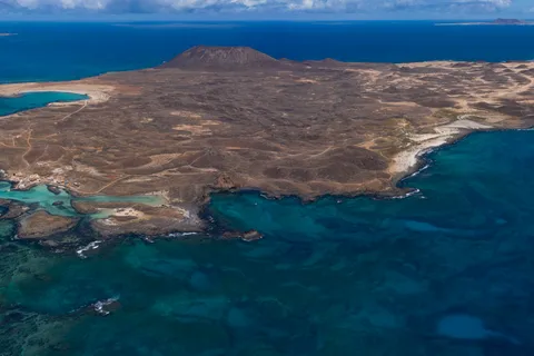 From Lanzarote: Lobos Island and Fuerteventura Day Cruise