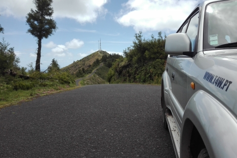 De Ponta Delgada: excursion guidée d'une journée en 4x4 dans le Nordeste et déjeuner