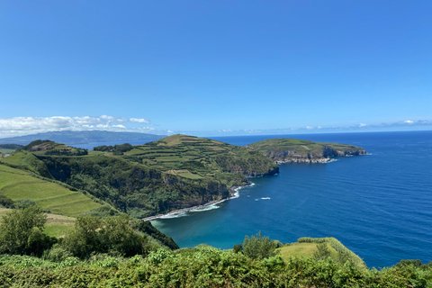 De Ponta Delgada: excursion guidée d'une journée en 4x4 dans le Nordeste et déjeuner