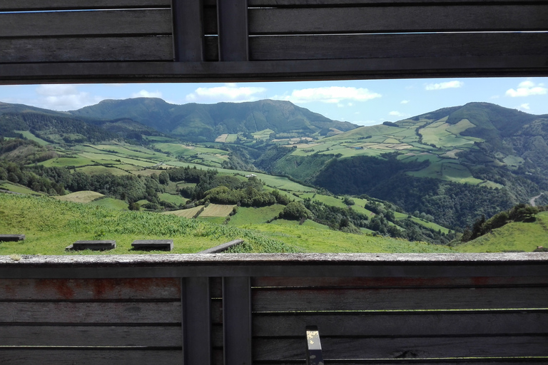 Von Ponta Delgada aus: Nordeste 4x4 Geführter Tagesausflug & Mittagessen