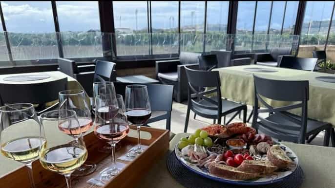 Malta: tour in tuk-tuk con degustazione di vini e passaggio in hotel