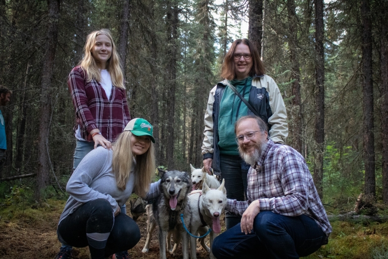 Fairbanks: Summer Mushing Cart Ride i Kennel TourFairbanks, Alaska: Letnia przejażdżka wózkiem i zwiedzanie hodowli