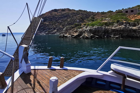 From Chania: Private Cruise to Agioi Theodoroi & Lazaretta