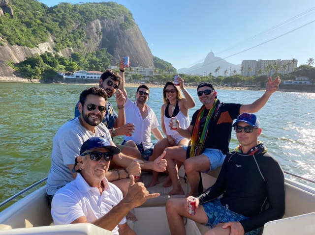 Rio de Janeiro: Speedboat Beach Tour with Beer