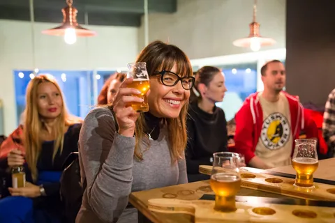 Tour della birra e della storia di Bucarest con una guida locale