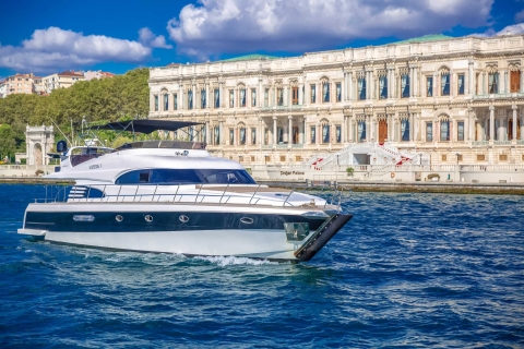 Istanbul: privérondvaart over de Bosporus op een luxe jachtTour met Hotel Pickup