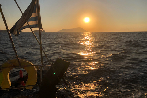 Chania: Private Tagestour auf dem Segelboot mit Essen und GetränkenChania: Privater Segelboot-Tagesausflug mit Essen und Getränken