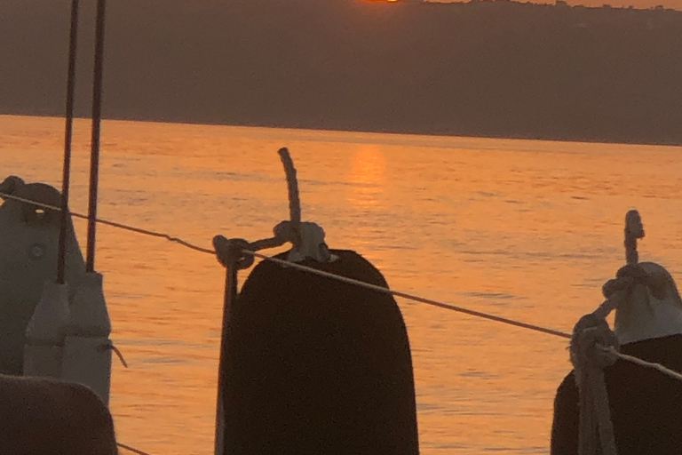 Chania: Crociera privata in barca a vela con cibo e bevande illimitate