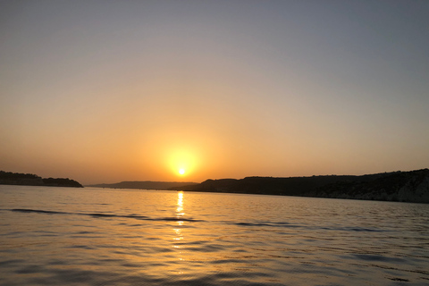 Chania: Private Tagestour auf dem Segelboot mit Essen und GetränkenChania: Privater Segelboot-Tagesausflug mit Essen und Getränken