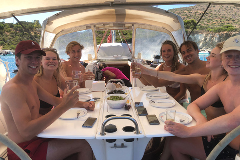 Chania: Privé dagtrip per zeilboot met eten en drinkenChania: dagtrip met privézeilboot met eten en drinken