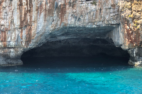 Chania: Private Tagestour auf dem Segelboot mit Essen und GetränkenChania: Privater Segelboot-Tagesausflug mit Essen und Getränken