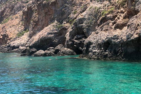 Chania: Private Tagestour auf dem Segelboot mit Essen und GetränkenChania: Privater Segelboot-Tagesausflug mit Essen und Getränken