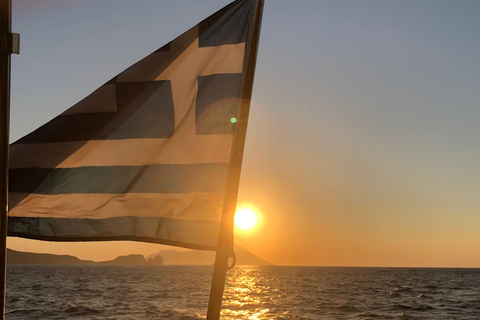 Chania: Private Tagestour auf dem Segelboot mit Essen und GetränkenChania: Privater Segelboot-Tagesausflug mit Essen und Getränken