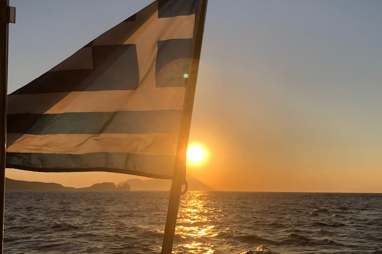 Chania: Privé dagtrip per zeilboot met eten en drinkenChania: dagtrip met privézeilboot met eten en drinken