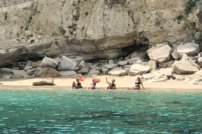 Chania: Private Tagestour auf dem Segelboot mit Essen und GetränkenChania: Privater Segelboot-Tagesausflug mit Essen und Getränken