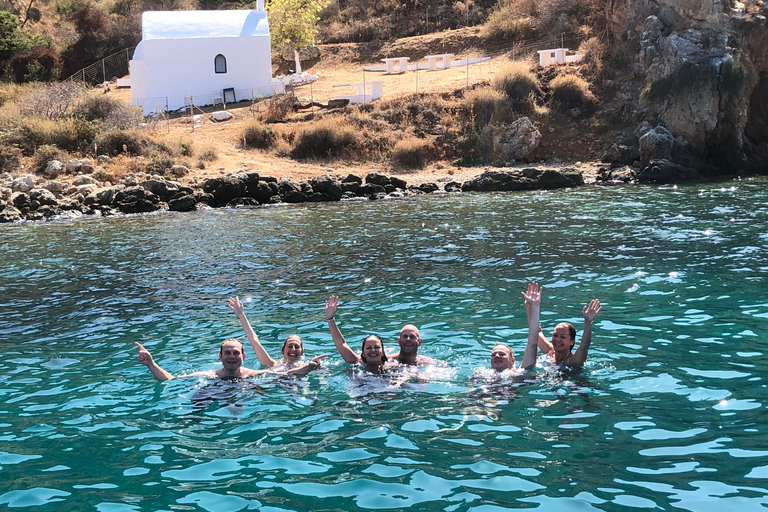 Chania: Private Tagestour auf dem Segelboot mit Essen und GetränkenChania: Privater Segelboot-Tagesausflug mit Essen und Getränken