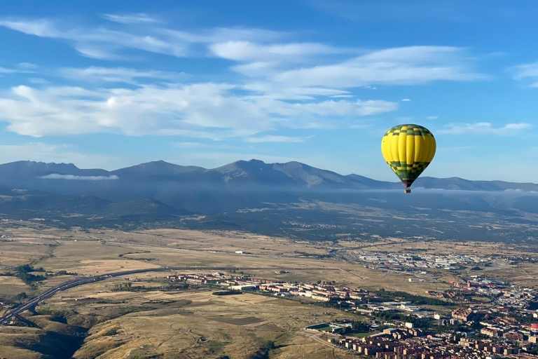 Segovia: Hot Air Balloon Ride with Picnic and Activity Video